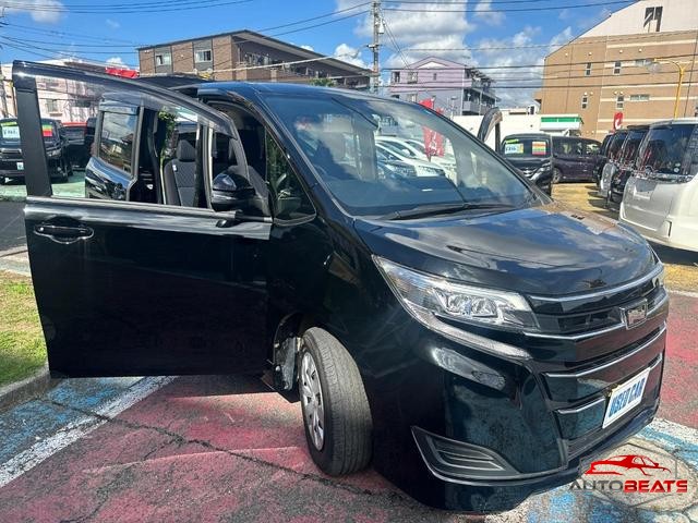 2017 TOYOTA NOAH X (BLACK)