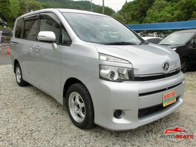 2013 TOYOTA VOXY (SILVER)