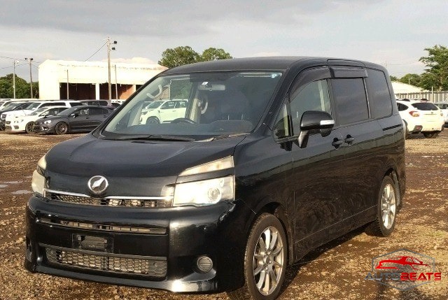 2013 TOYOTA VOXY (BLACK)