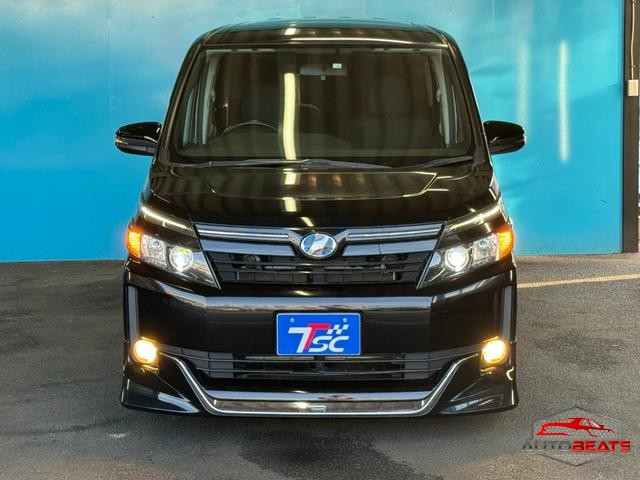 Toyota Voxy 2014