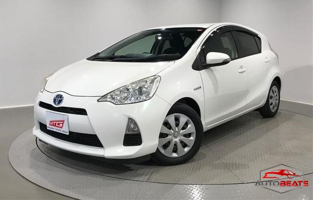 2012 TOYOTA AQUA S (PEARL WHITE)