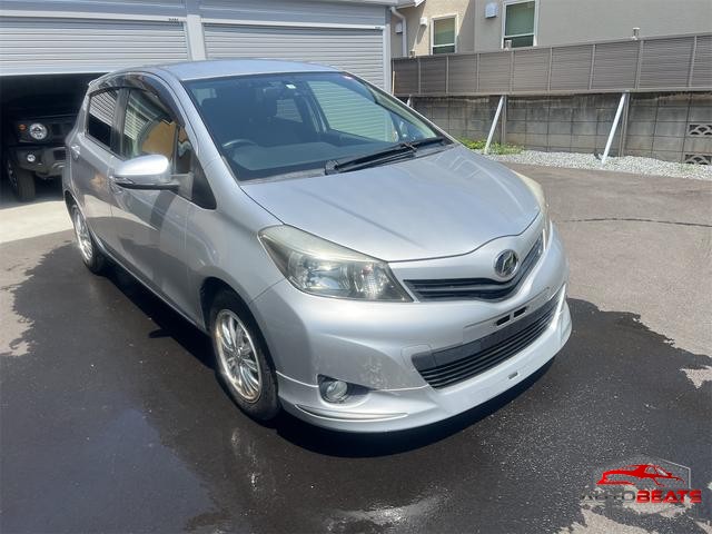 2013 TOYOTA VITZ F SMART STOP PACKAGE SMILE EDITION (SILVER)