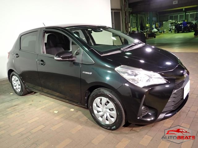 2017 TOYOTA VITZ HYBRID F (BLACK)